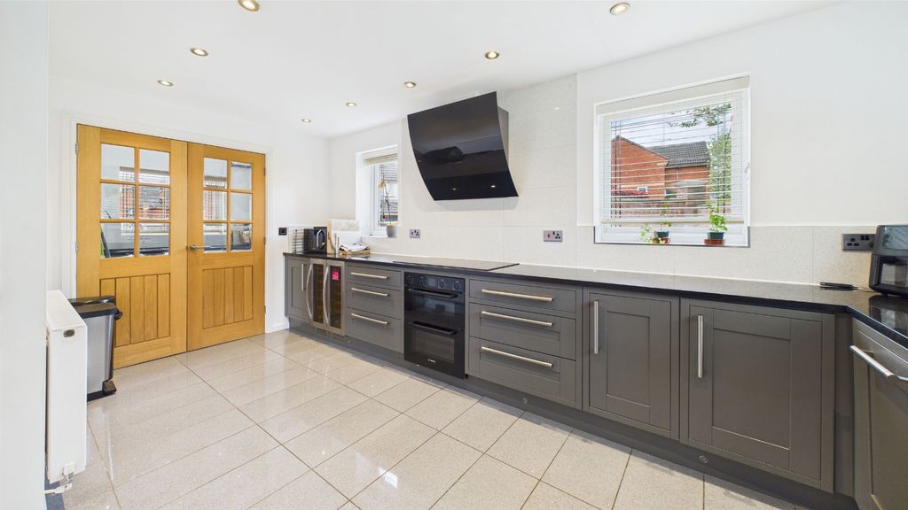 Property photo 2 of 38 4099217
