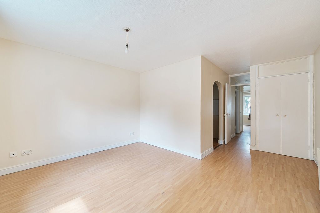 Property photo 2 of 15 1334310-5-688Ca8B...