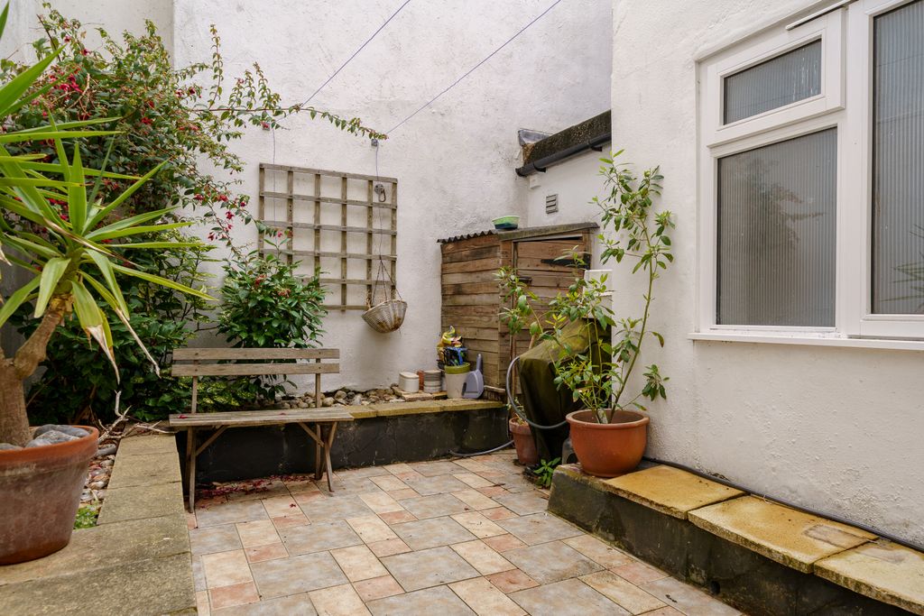 Property photo 3 of 24