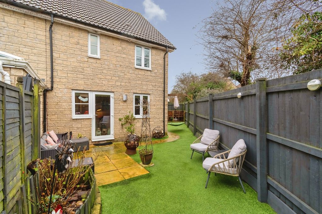 Property photo 2 of 20