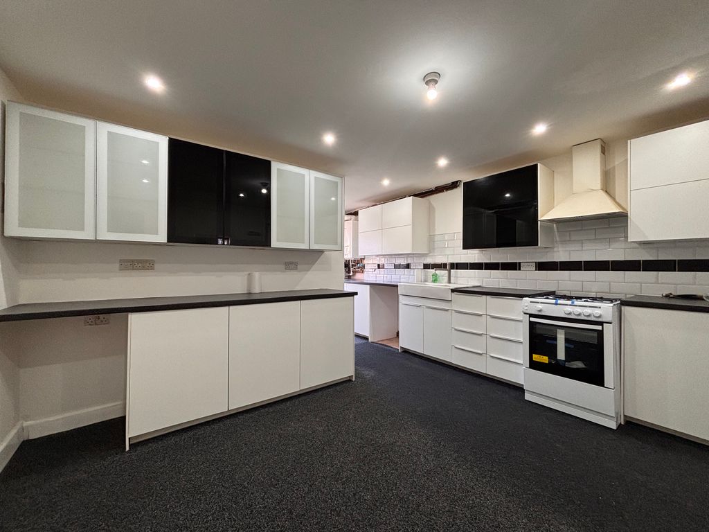 Property photo 1 of 12 Kitchen