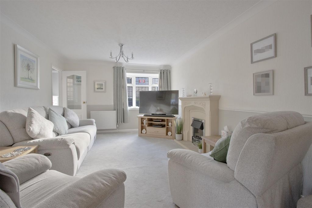 Property photo 3 of 16 Living/Dining Room