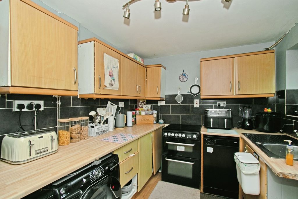 Property photo 3 of 12 Pbox-Img.Jpg