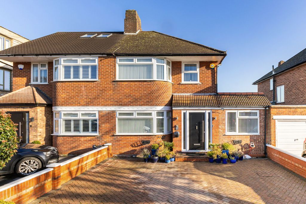 Property photo 2 of 25