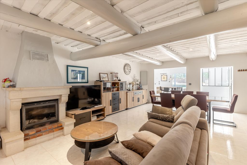 Property photo 2 of 18 Image