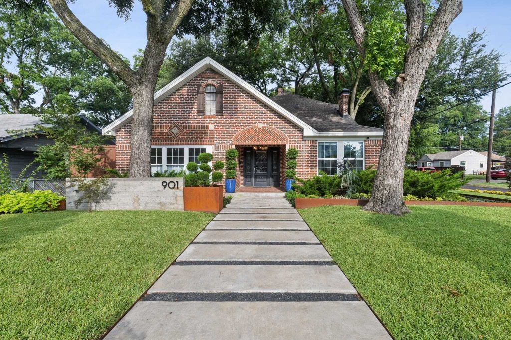 Property photo 1 of 31