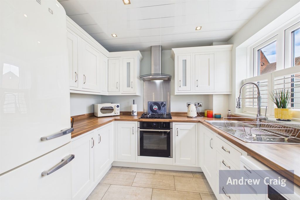 Property photo 3 of 20 Kitchen