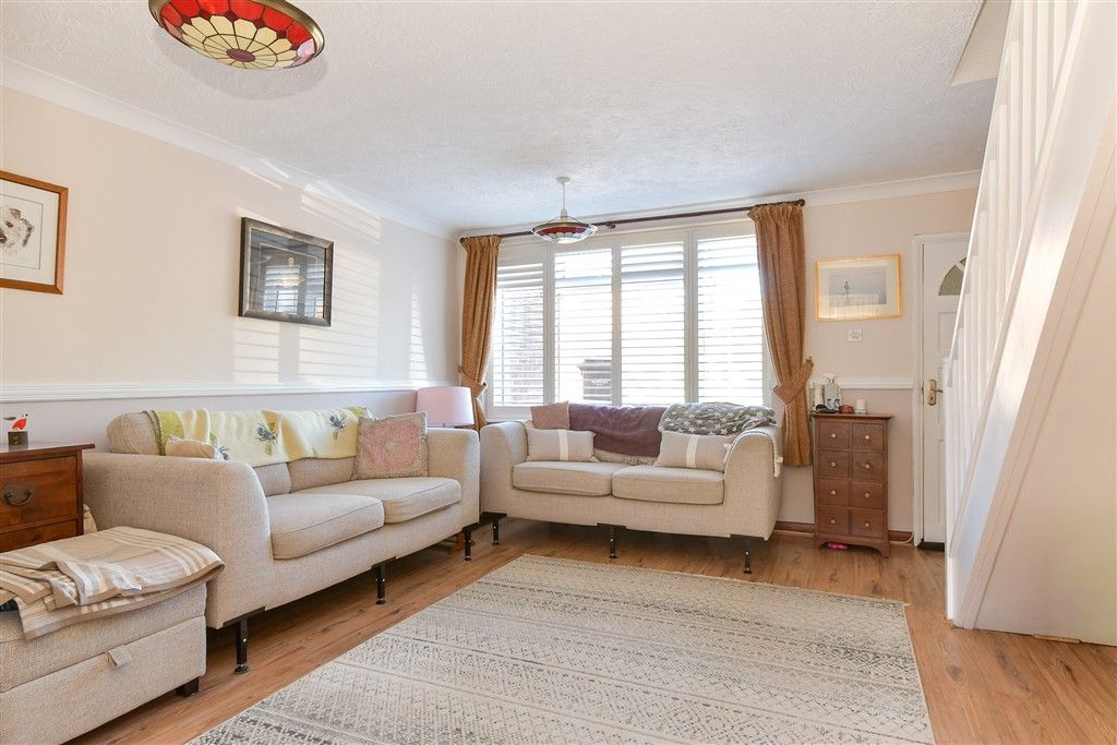 Property photo 3 of 8 Lounge