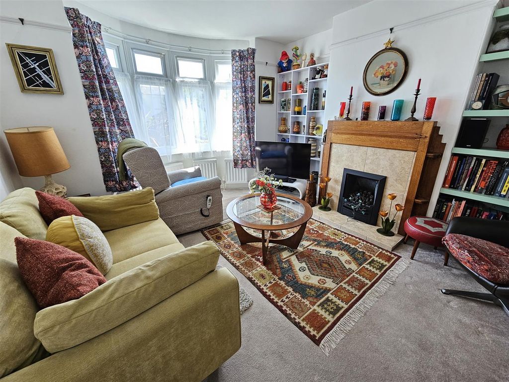 Property photo 2 of 21 Sitting Room.Jpg