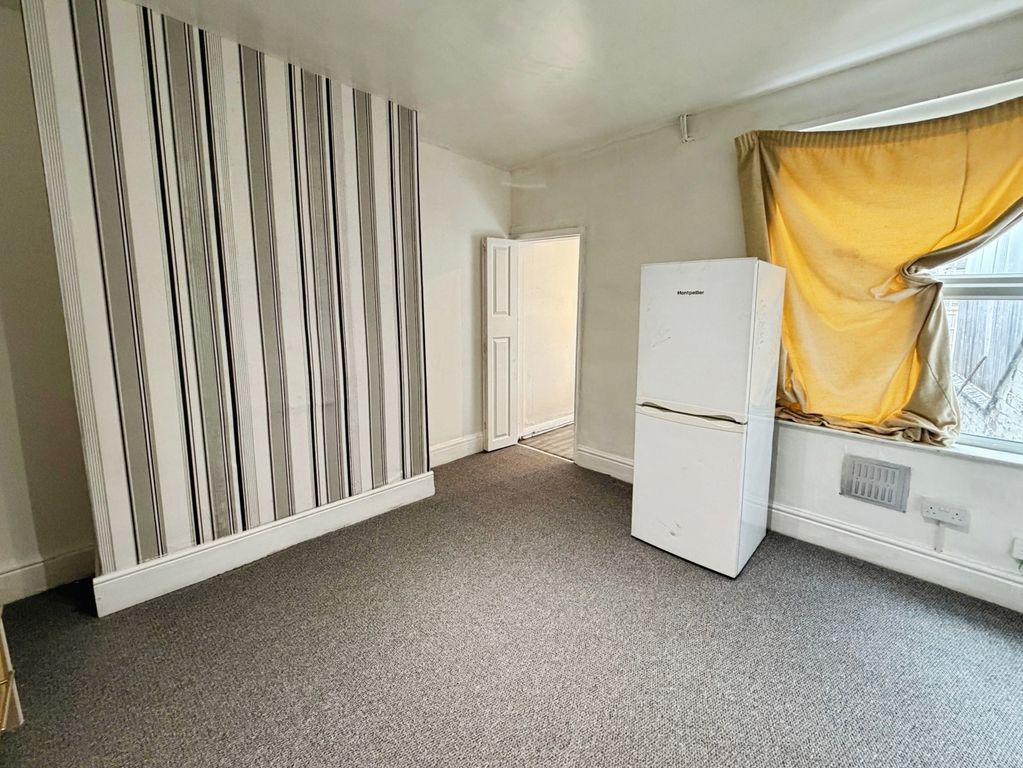 Property photo 3 of 11 Dining Room
