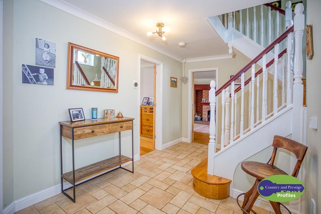 Property photo 2 of 31 1 Summers Close  (19).Jpg
