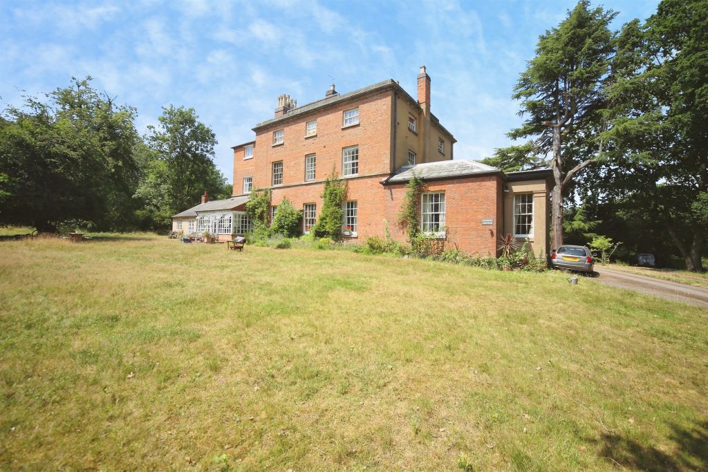 Property photo 2 of 26