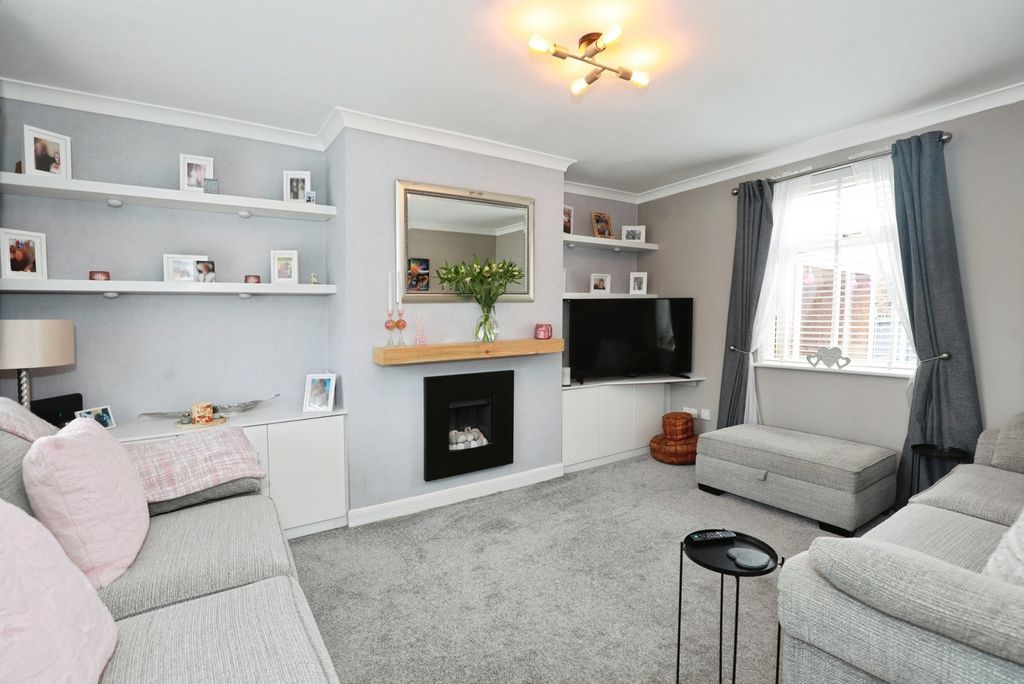 Property photo 2 of 17 Photo