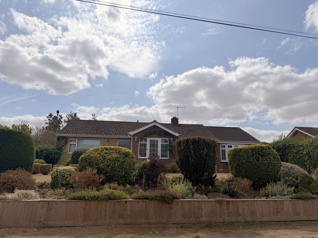 Property photo 1 of 44 2 Bedroom Bungalow For Sale