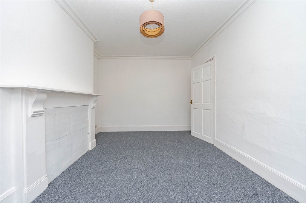 Property photo 3 of 15 Picture No. 02