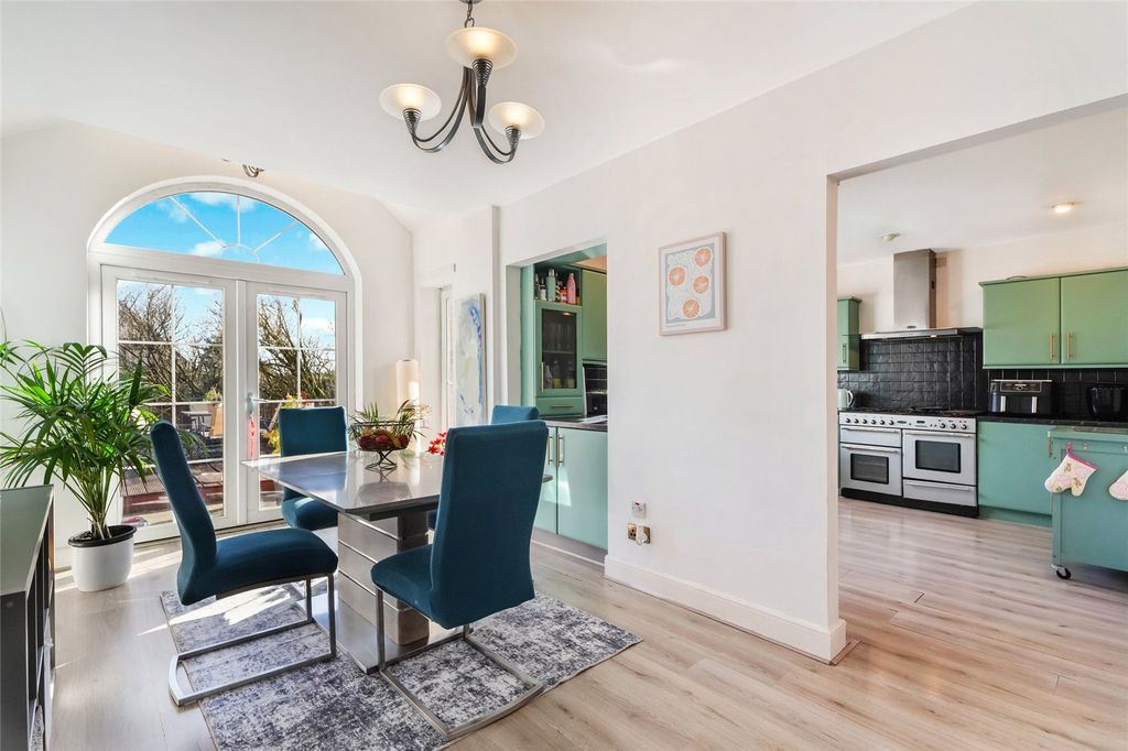 Property photo 3 of 32 Picture No. 31