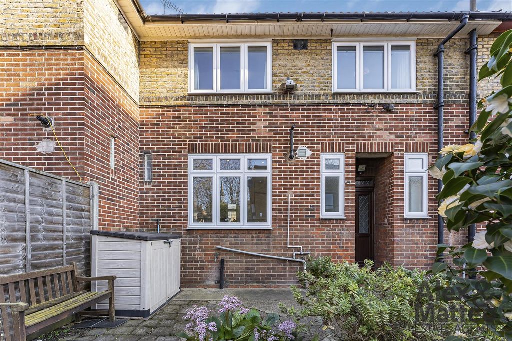 Property photo 1 of 33 Brunel Road