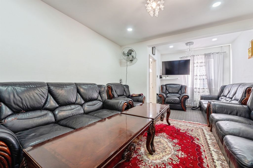 Property photo 2 of 21