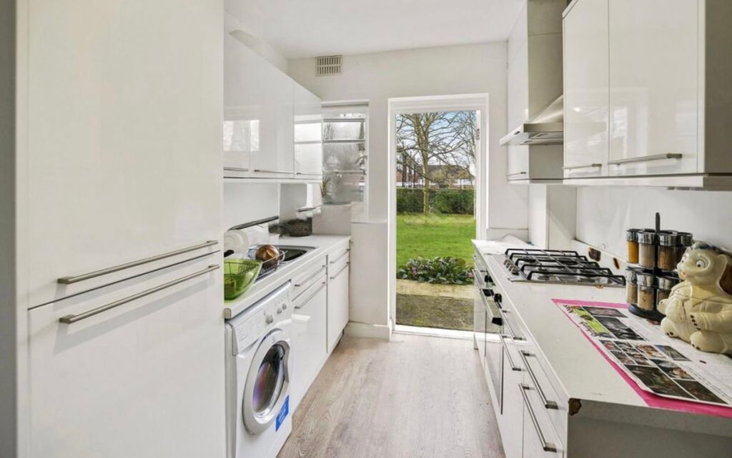 Property photo 2 of 8