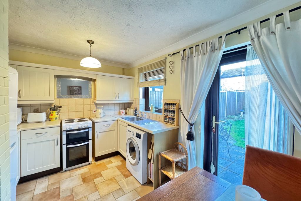 Property photo 3 of 10 Kitchen