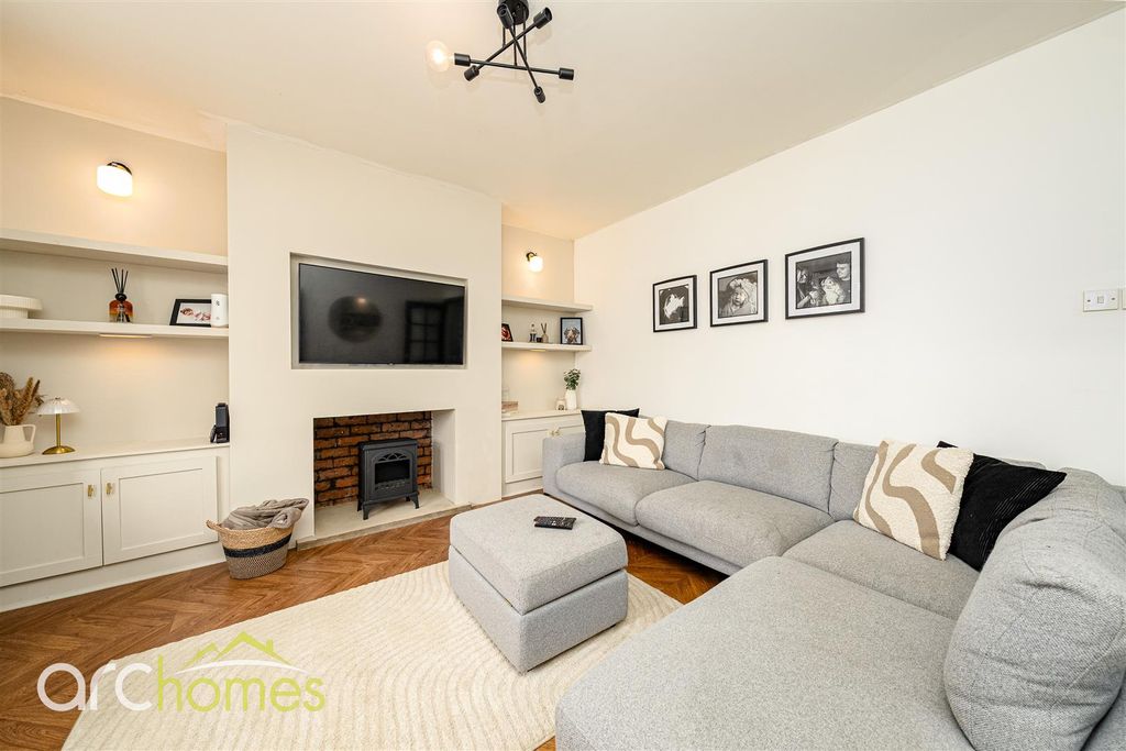 Property photo 2 of 20 Leigh Rd-8.Jpg