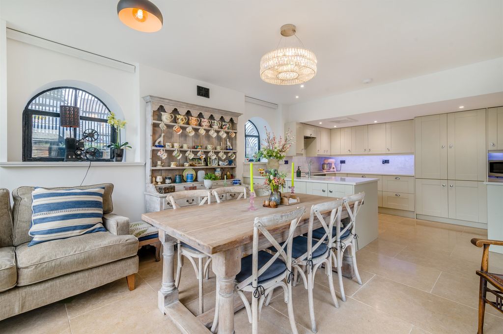 Property photo 2 of 45