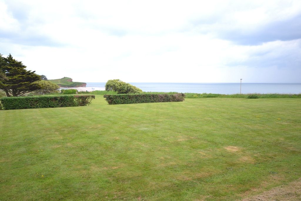 Property photo 3 of 14 Communal Grounds