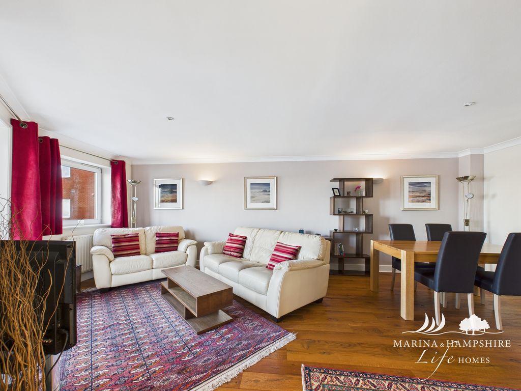 Property photo 3 of 40 Cam03915G0-Pr0027-Still018