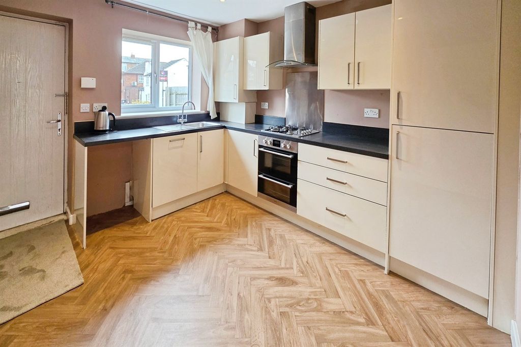 Property photo 3 of 13 Kitchen