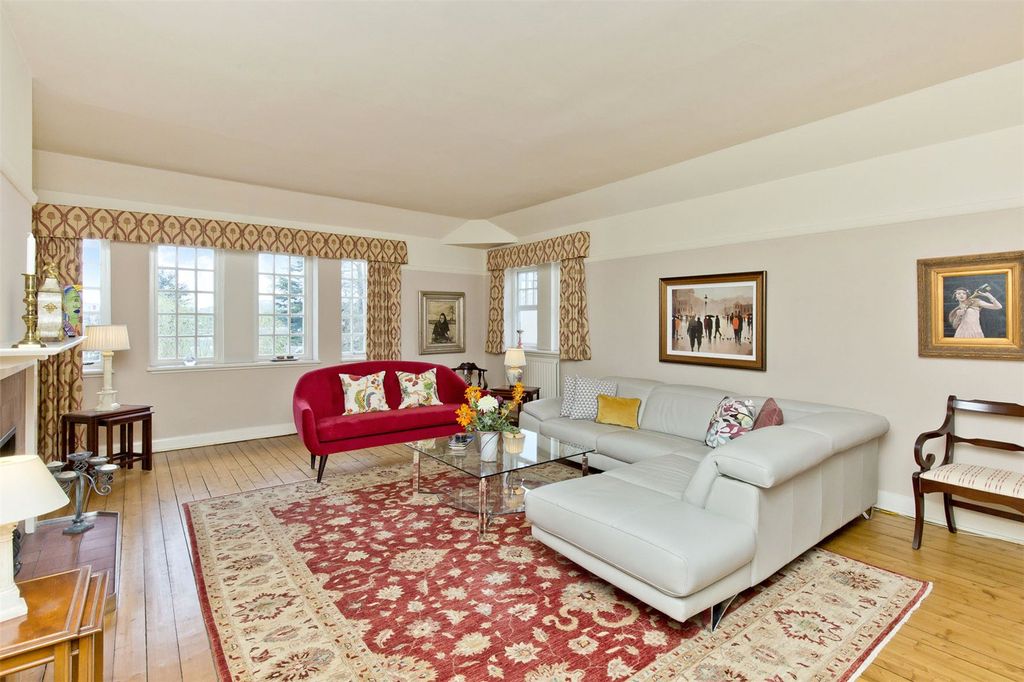 Property photo 3 of 21 Living Room