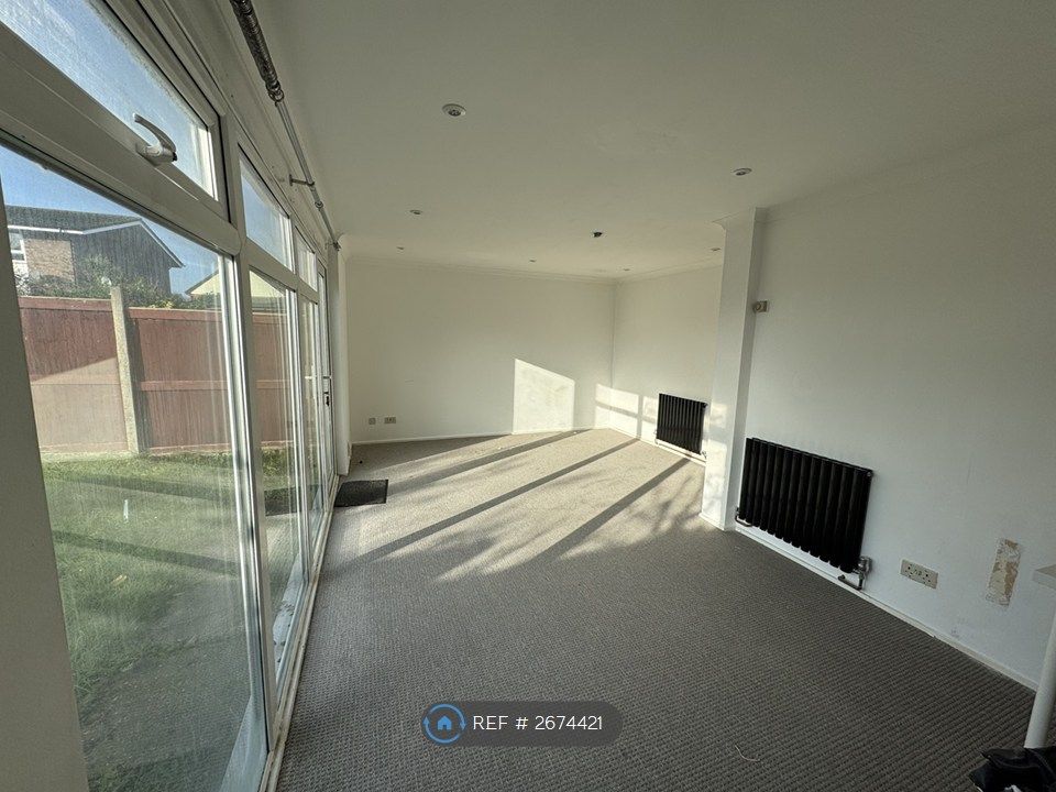 Property photo 1 of 12 Living Room