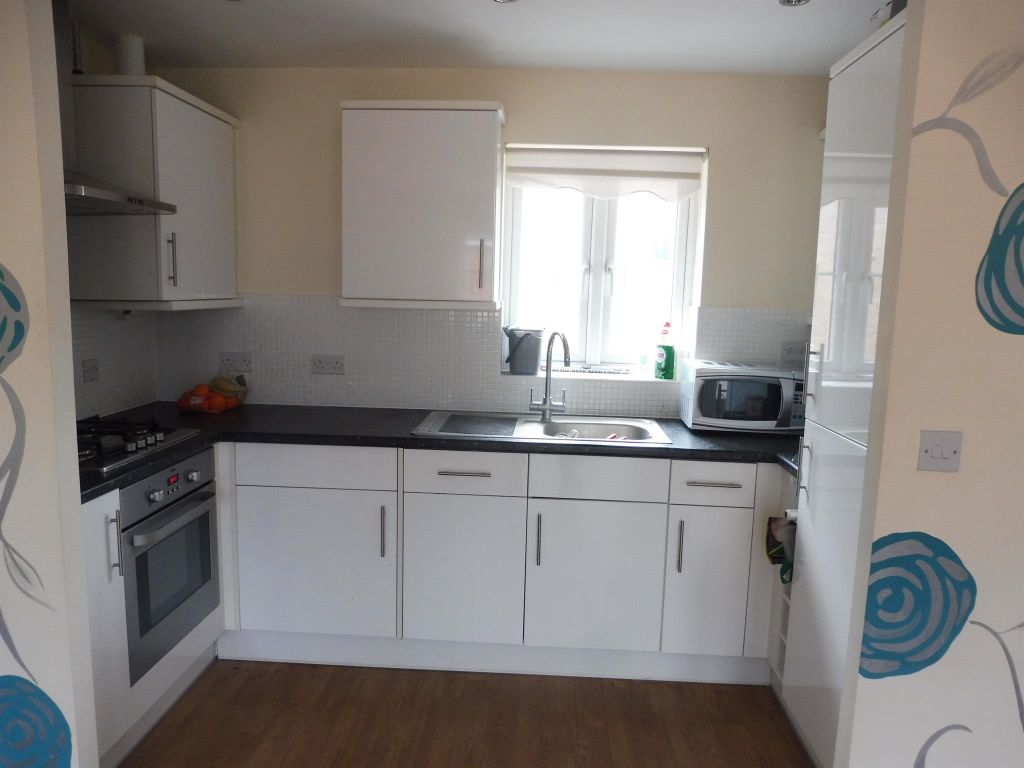 Property photo 2 of 8 Kitchen