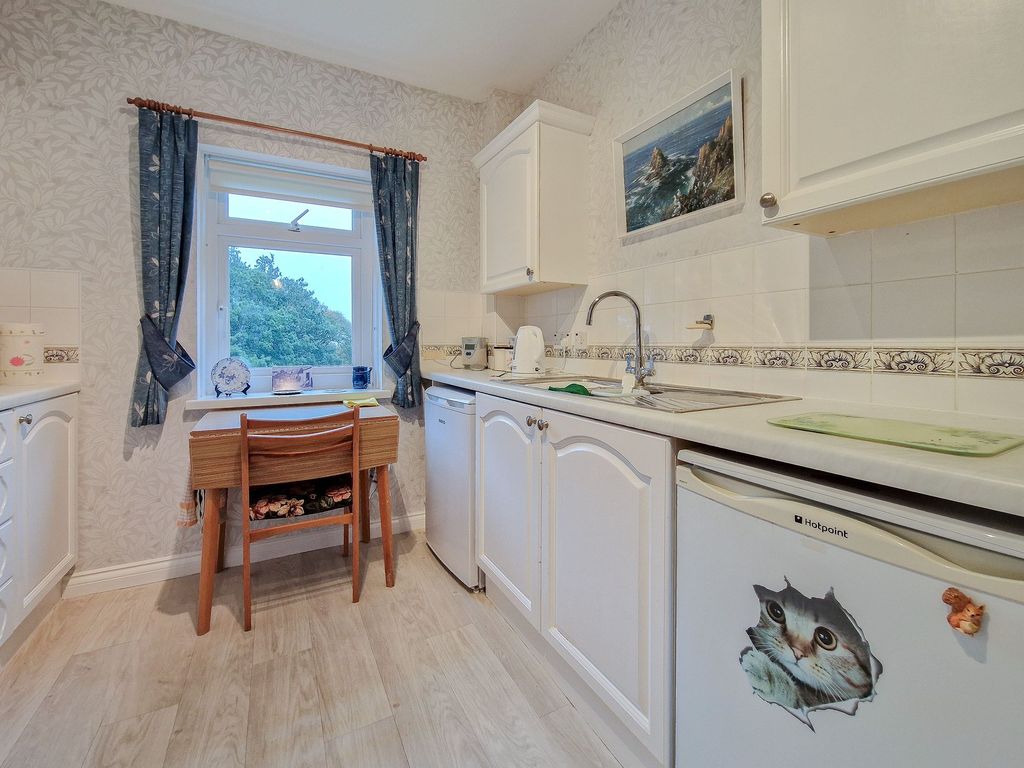 Additional image 6 of 2 bed flat for sale29 Oaklands Manor, St Saviour JE2