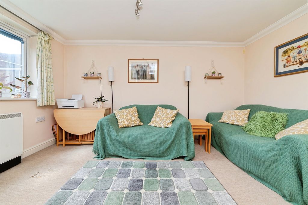Property photo 3 of 11
