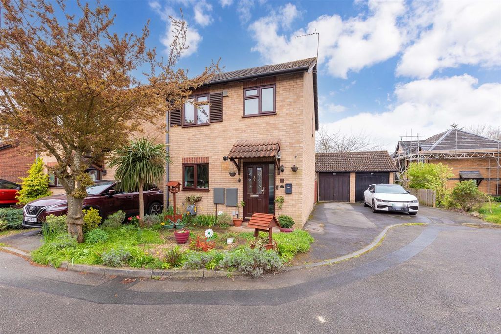 Property photo 1 of 12 7 Garnet Close-5.Jpg