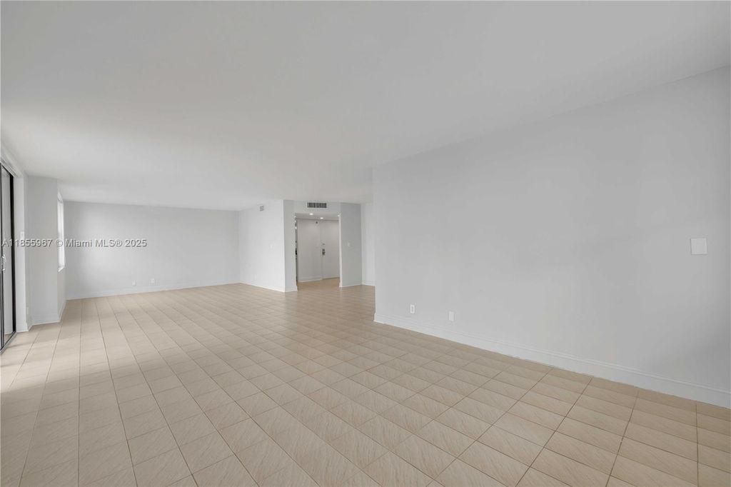 Property photo 3 of 5 <Alttext/>