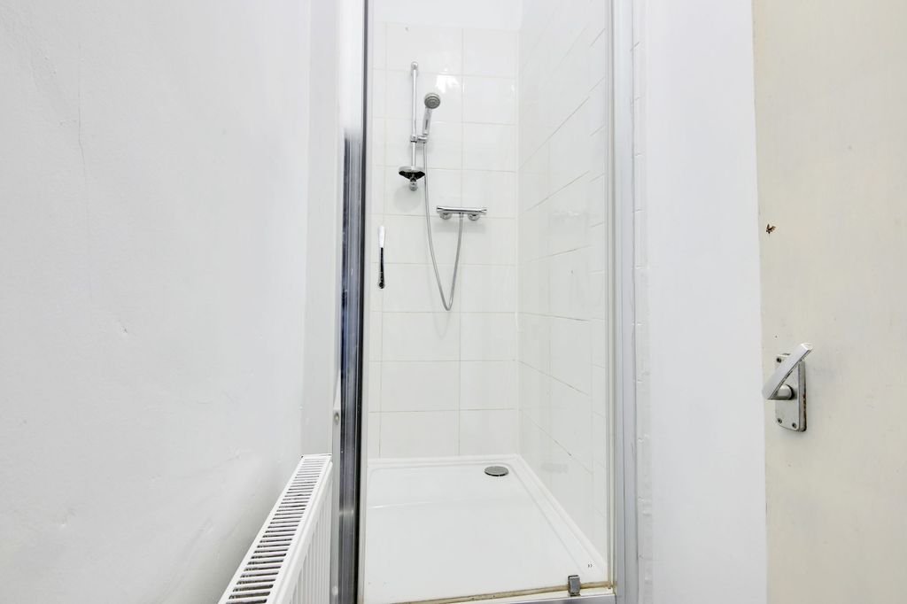 Property photo 3 of 4 Shared Shower Room