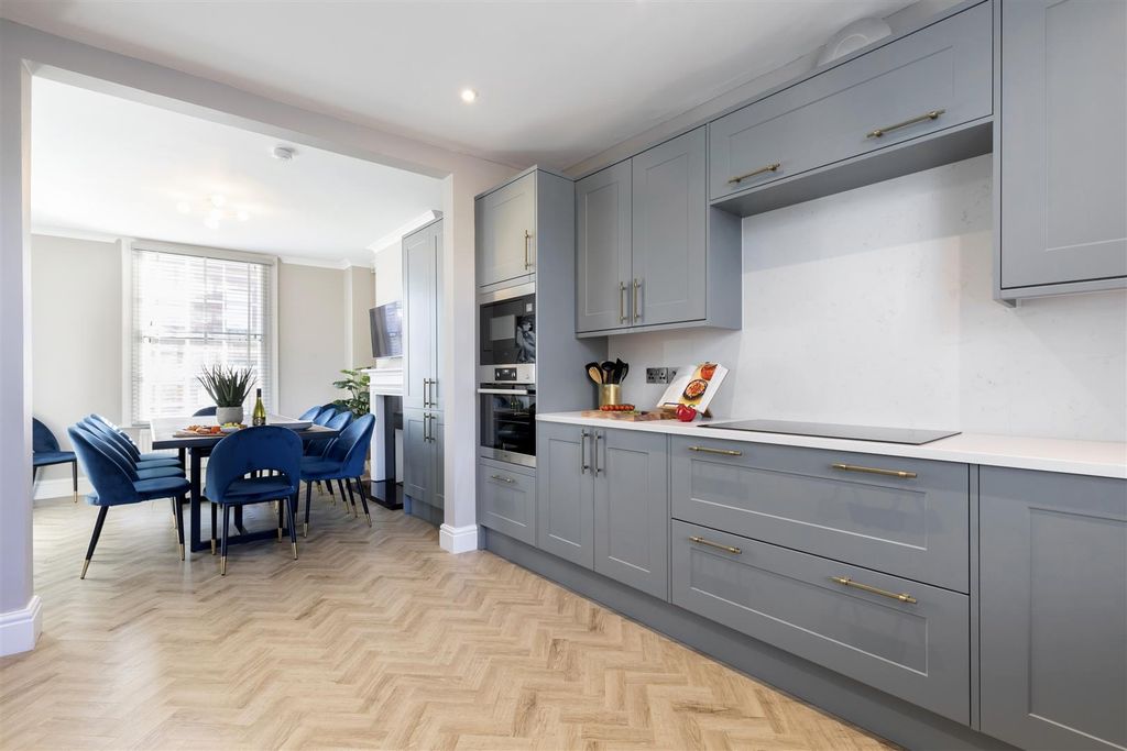 Property photo 2 of 16 77 St Georges Place-023.Jpg