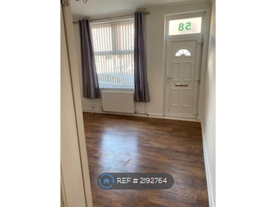 Property photo 1 of 18 Living Room