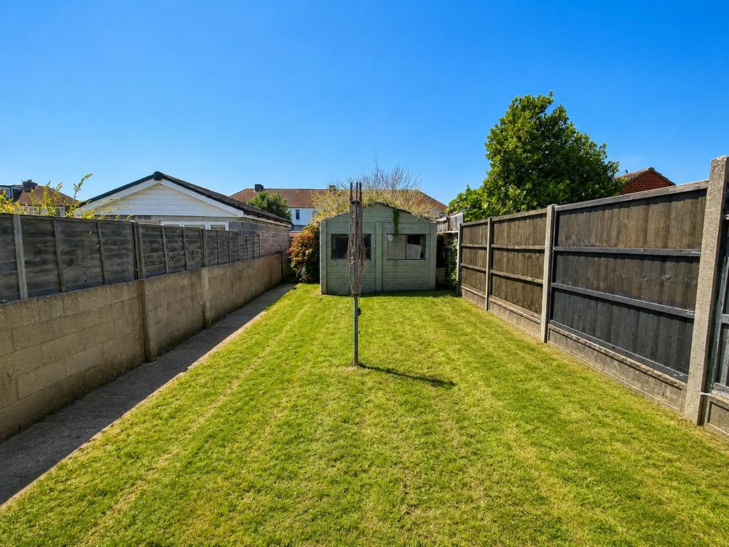 Property photo 2 of 12 Garden