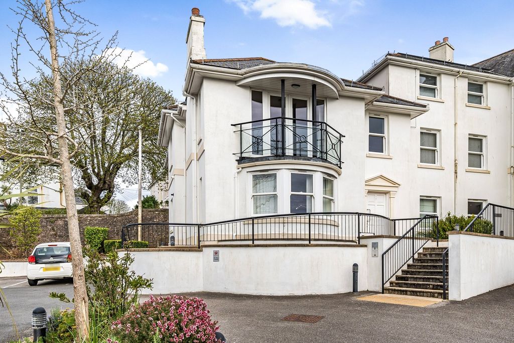 Property photo 1 of 12 External