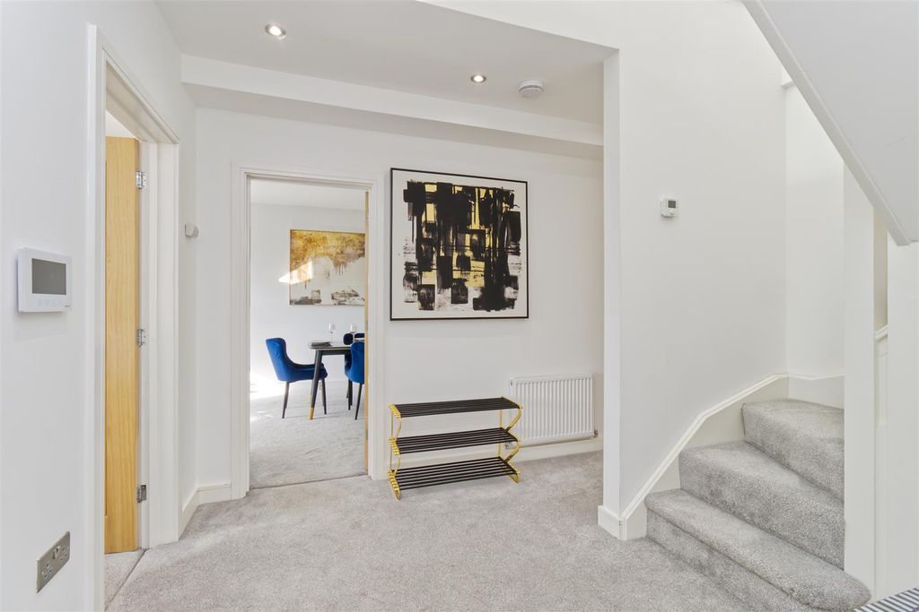 Property photo 2 of 19 Hall 1.Jpg