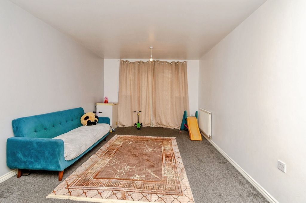 Property photo 3 of 17 Photo