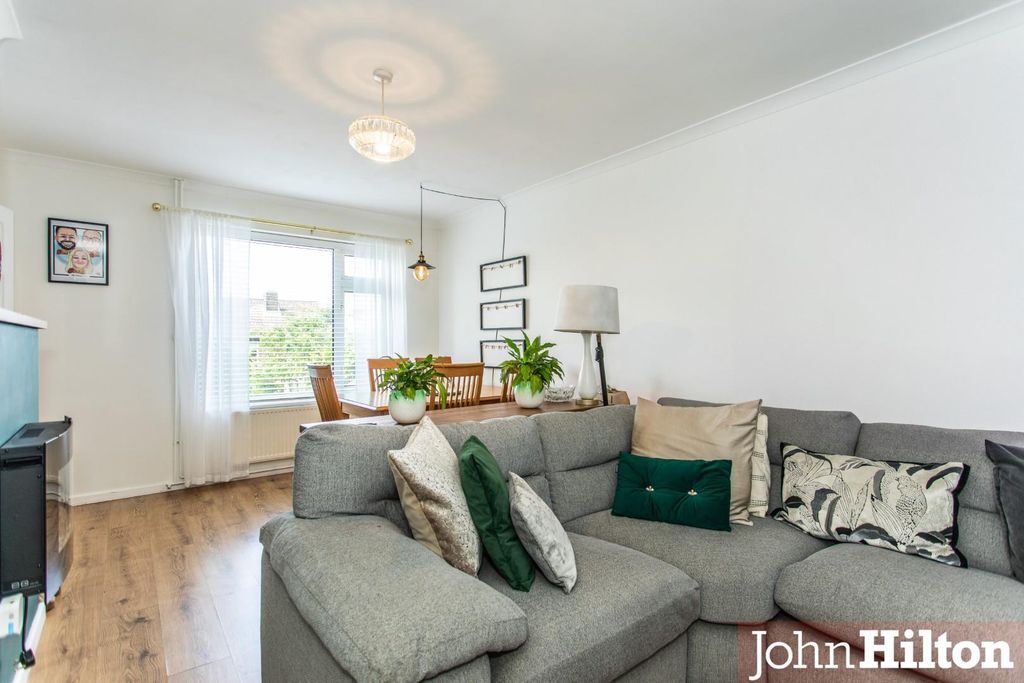 Property photo 2 of 12 Staplefield Drive17.Jpg