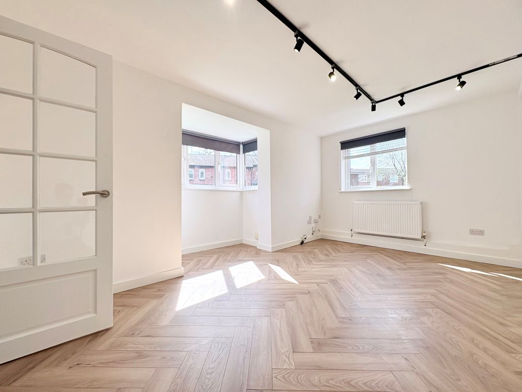 Property photo 2 of 12 Bathroom