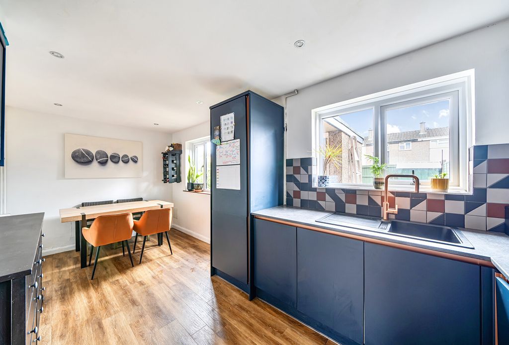 Property photo 2 of 18 1-69A1Efe648E81-1...