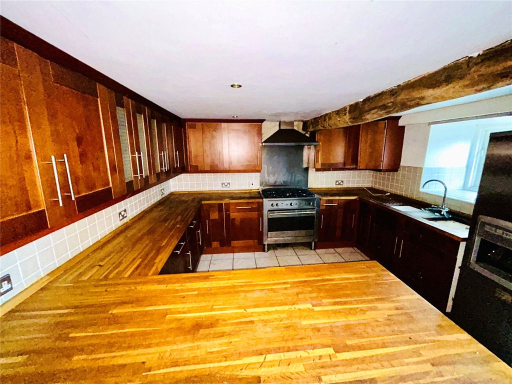 Property photo 3 of 14 Kitchen