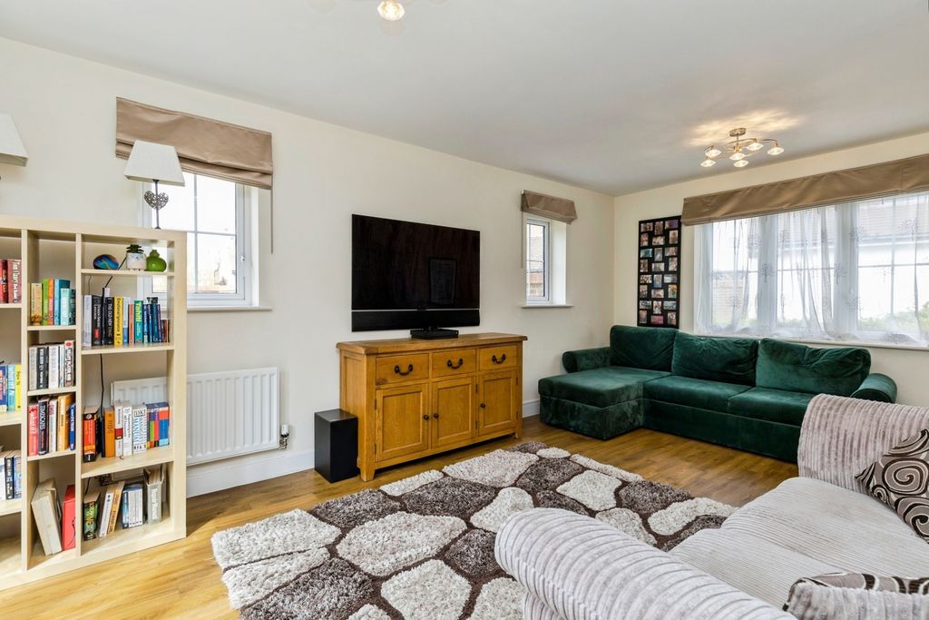 Property photo 3 of 23 Pbox-Img.Jpg