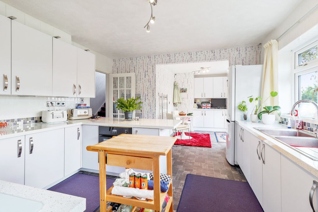 Property photo 2 of 29