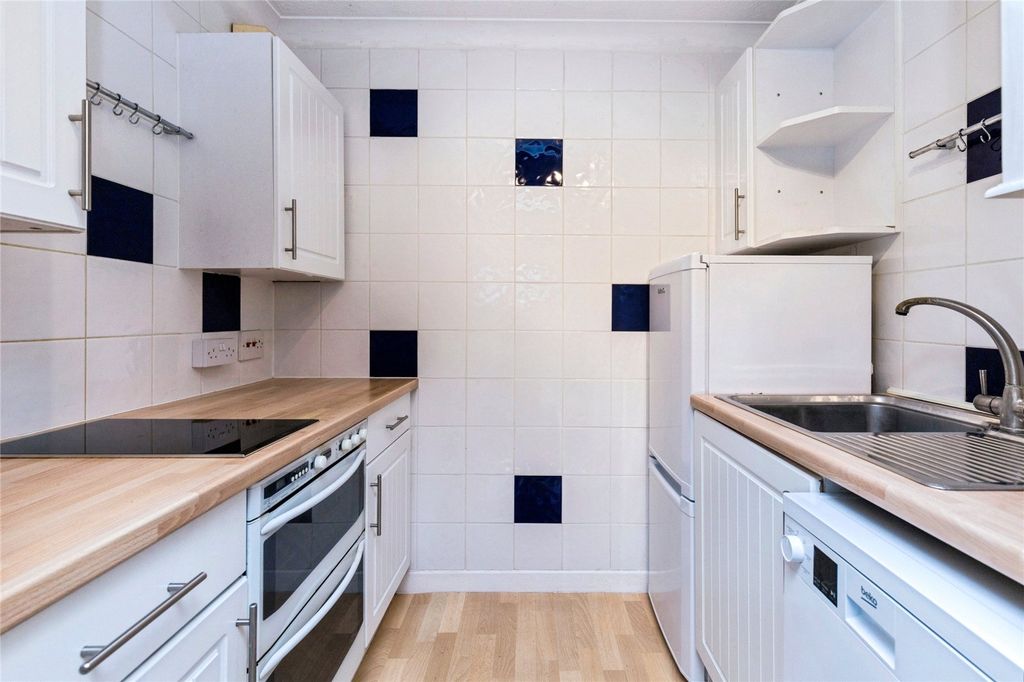 Property photo 2 of 10 Kitchen